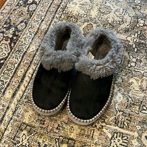 Black Ugg Slippers